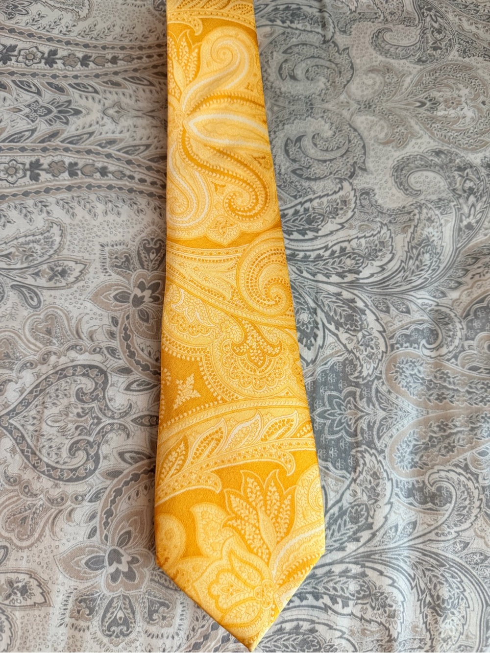 VALENTINO Men's Yellow Paisley Silk Tie